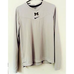 Nike Michigan Women v-neck long sleeve shirt. Size Medium. Dri fit. NWT